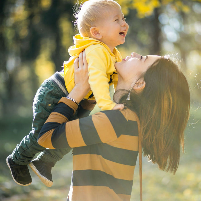 Comment choisir les chaussures de bébé : les conseils du podologue